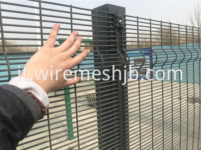 Security Mesh Fencing